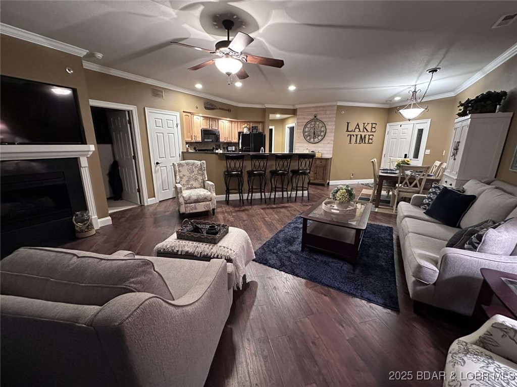 Lighthouse Pointe Condominium - Residential