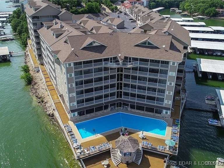 Lighthouse Pointe Condominium - Residential