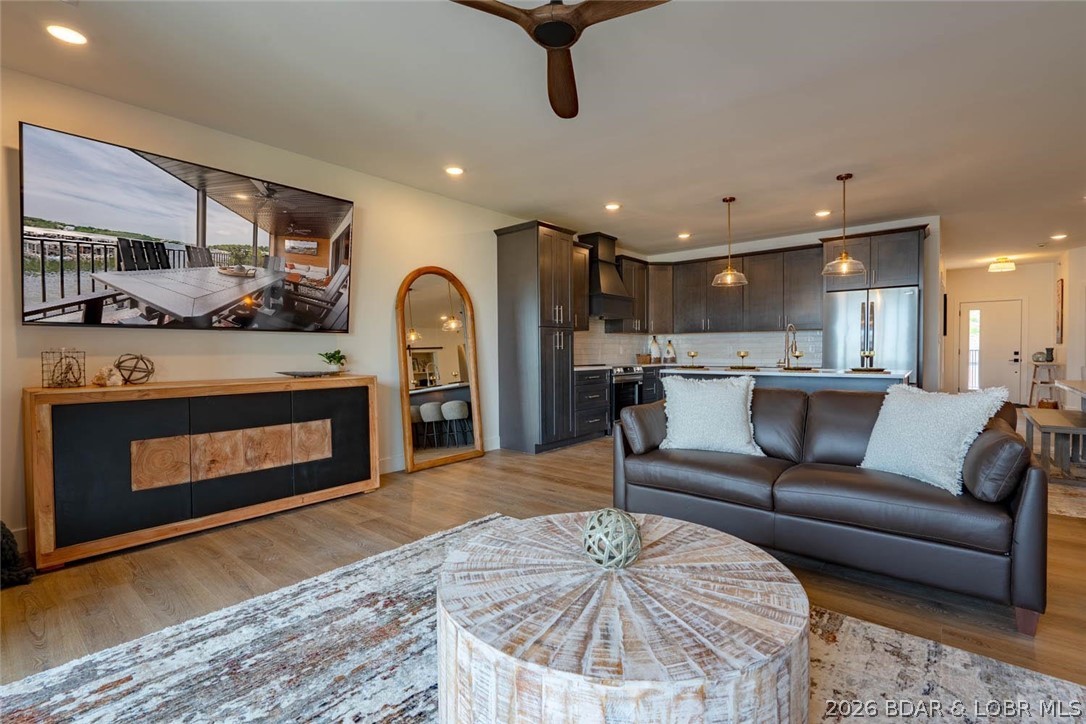 Robins at the Waters Edge Condominium - Residential