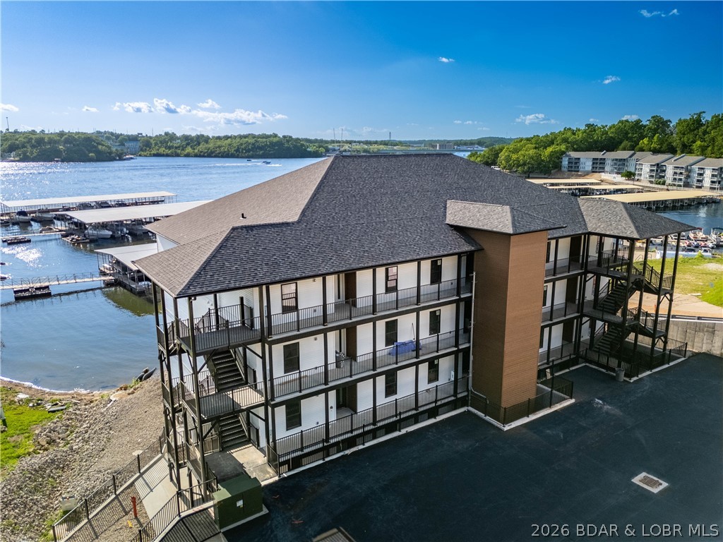 Robins at the Waters Edge Condominium - Residential