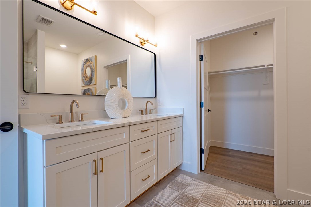 Robins at the Waters Edge Condominium - Residential