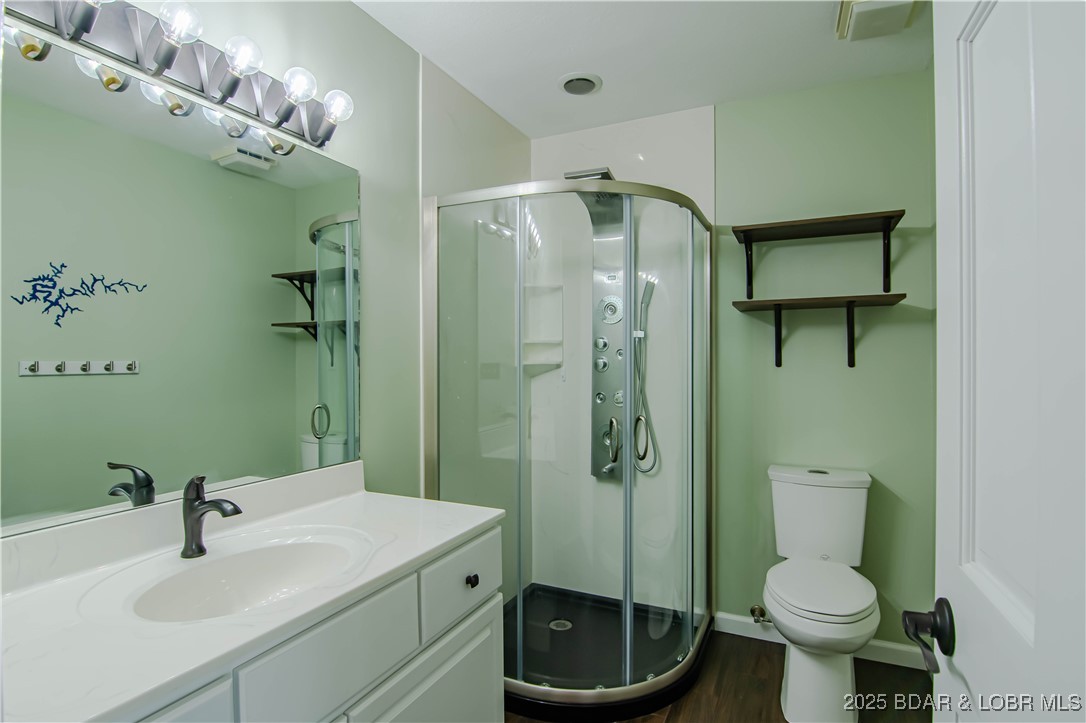 Linn Creek, Missouri 65052, United States, 4 Bedrooms Bedrooms, ,4 BathroomsBathrooms,Residential,Active,196066