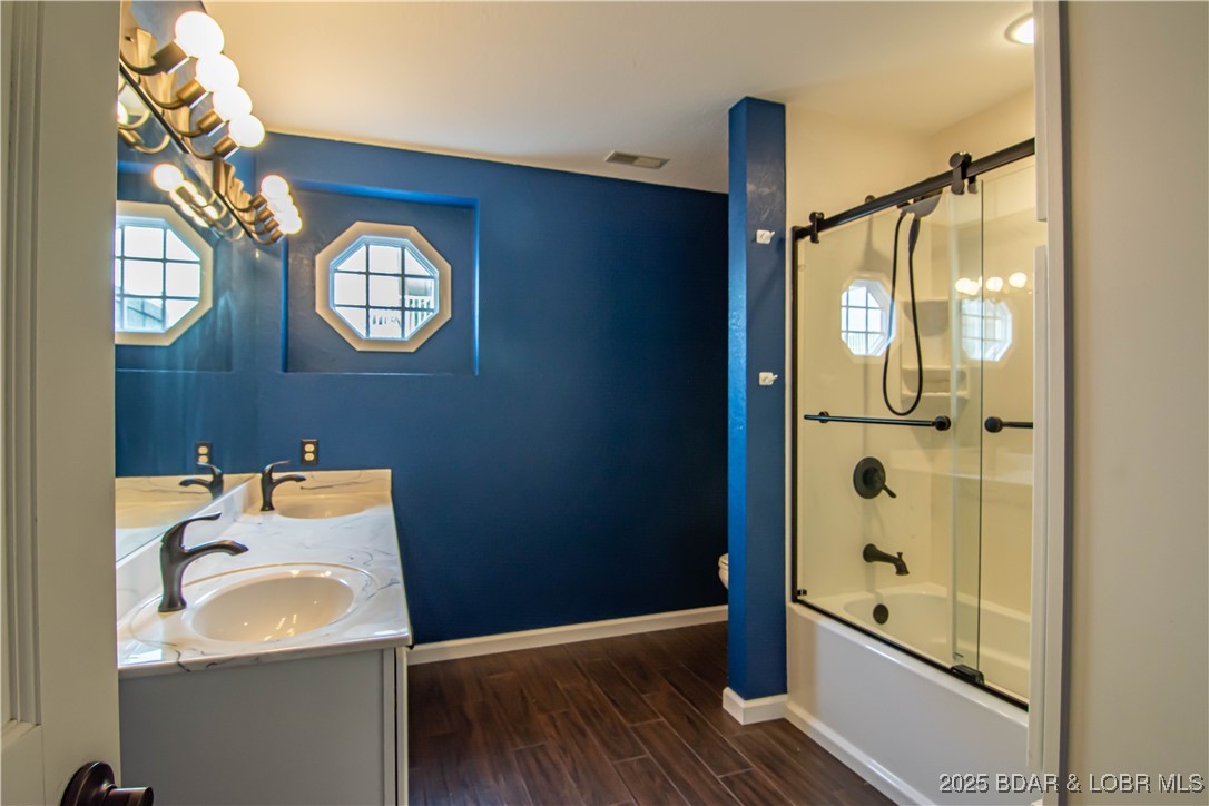 Linn Creek, Missouri 65052, United States, 4 Bedrooms Bedrooms, ,4 BathroomsBathrooms,Residential,Active,196066