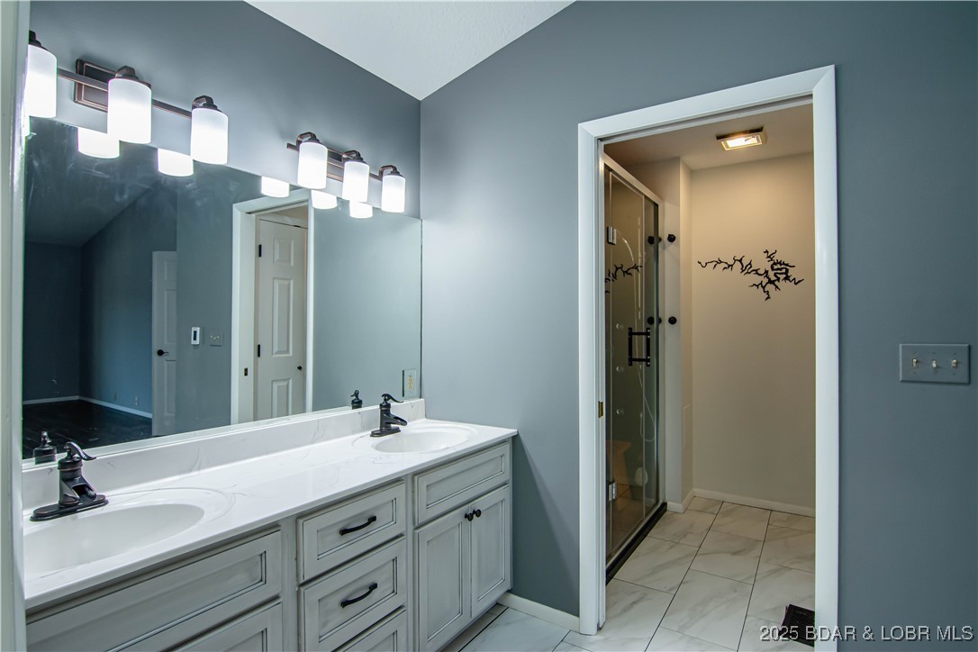 Linn Creek, Missouri 65052, United States, 4 Bedrooms Bedrooms, ,4 BathroomsBathrooms,Residential,Active,196066