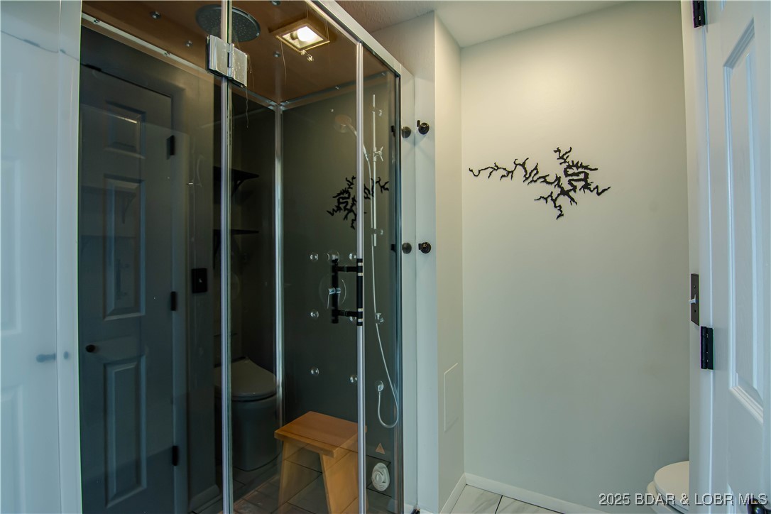 Linn Creek, Missouri 65052, United States, 4 Bedrooms Bedrooms, ,4 BathroomsBathrooms,Residential,Active,196066