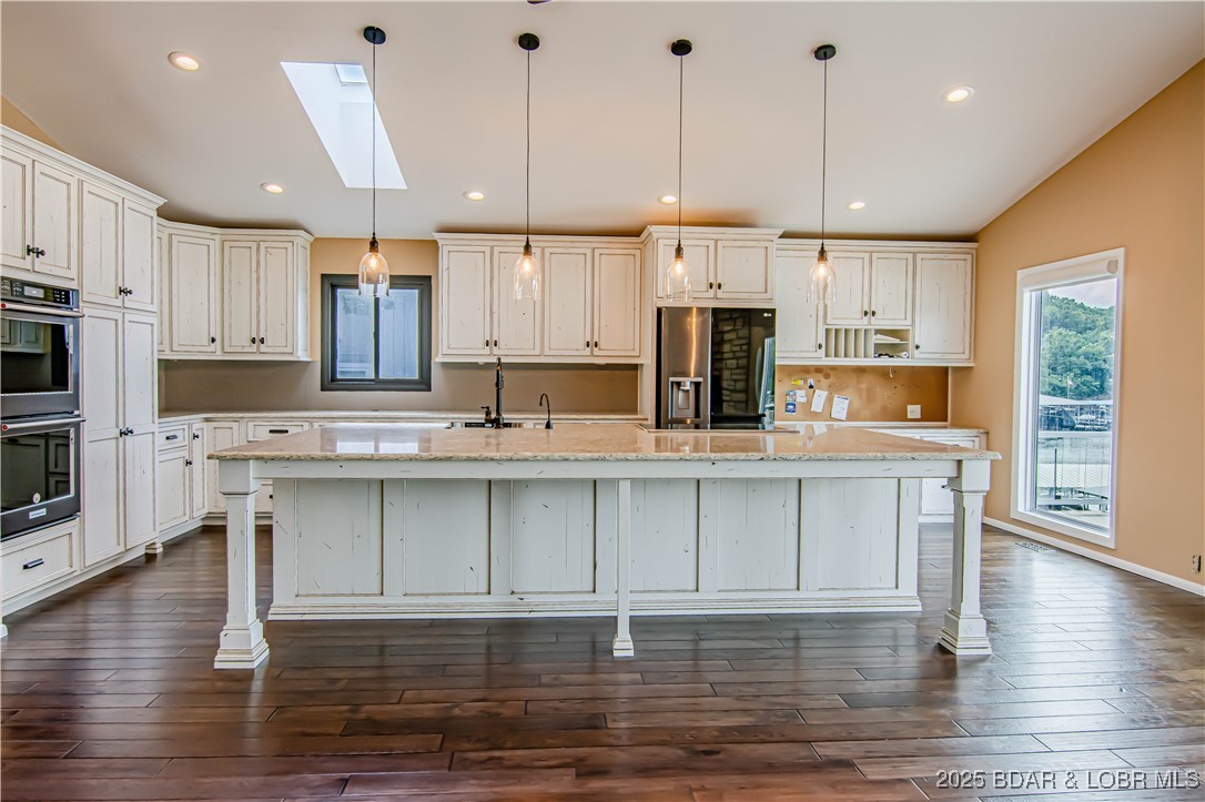 Linn Creek, Missouri 65052, United States, 4 Bedrooms Bedrooms, ,4 BathroomsBathrooms,Residential,Active,196066