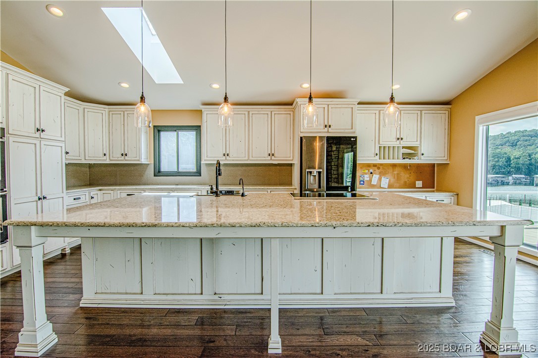 Linn Creek, Missouri 65052, United States, 4 Bedrooms Bedrooms, ,4 BathroomsBathrooms,Residential,Active,196066