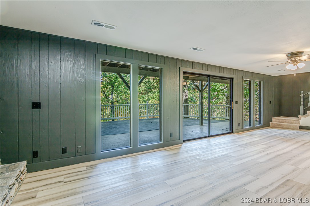 Sunrise Beach, Missouri 65079, United States, 3 Bedrooms Bedrooms, ,2 BathroomsBathrooms,Residential,Active,37452