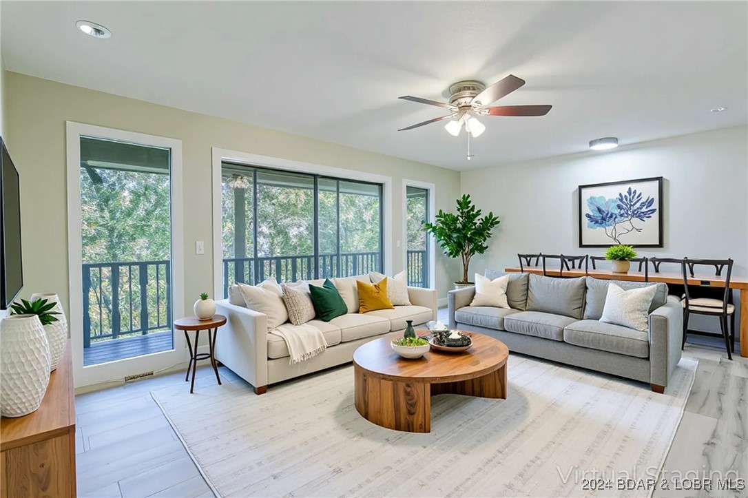 Sunrise Beach, Missouri 65079, United States, 3 Bedrooms Bedrooms, ,2 BathroomsBathrooms,Residential,Active,37452