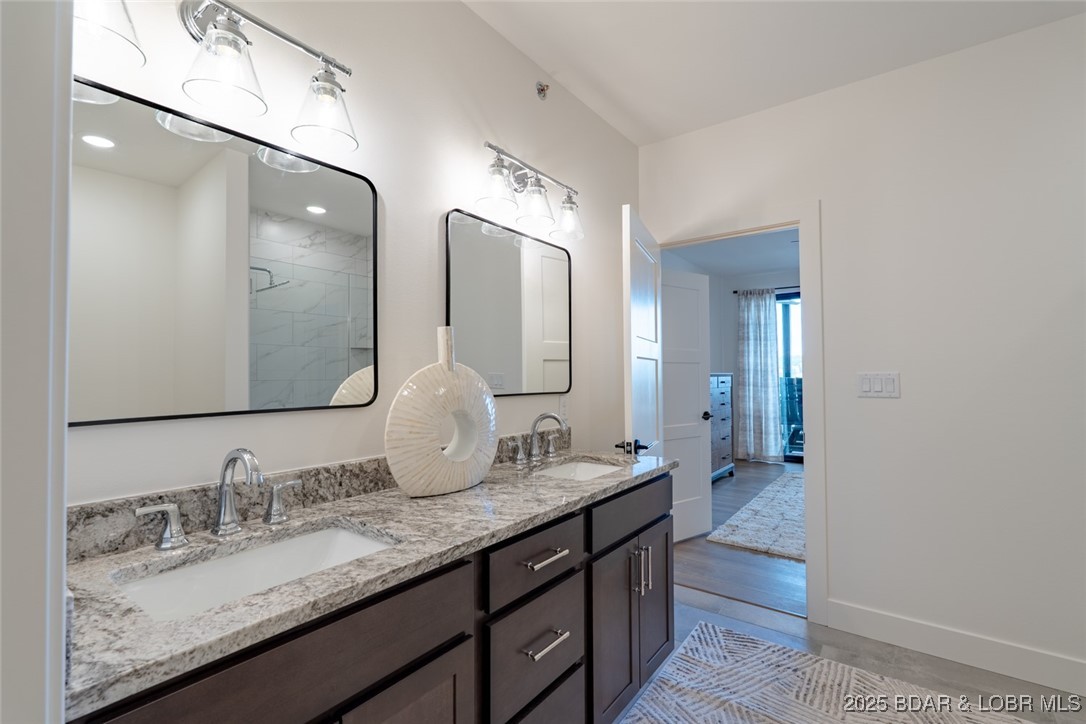 Robins at the Waters Edge Condominium - Residential