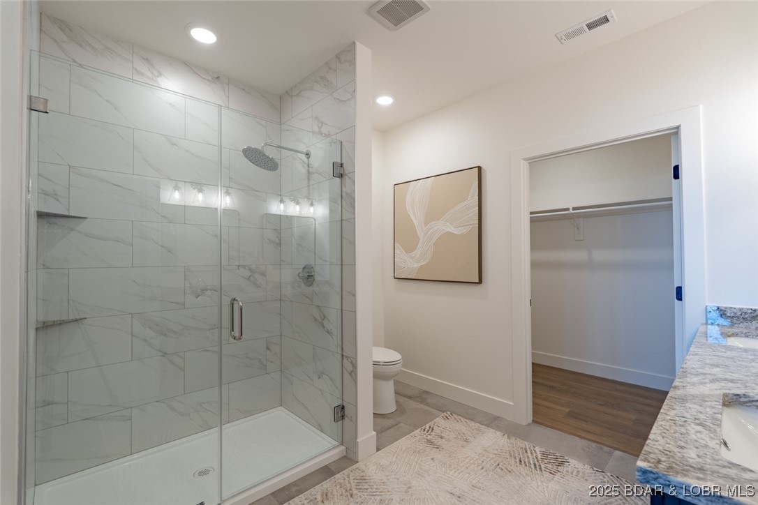 Robins at the Waters Edge Condominium - Residential