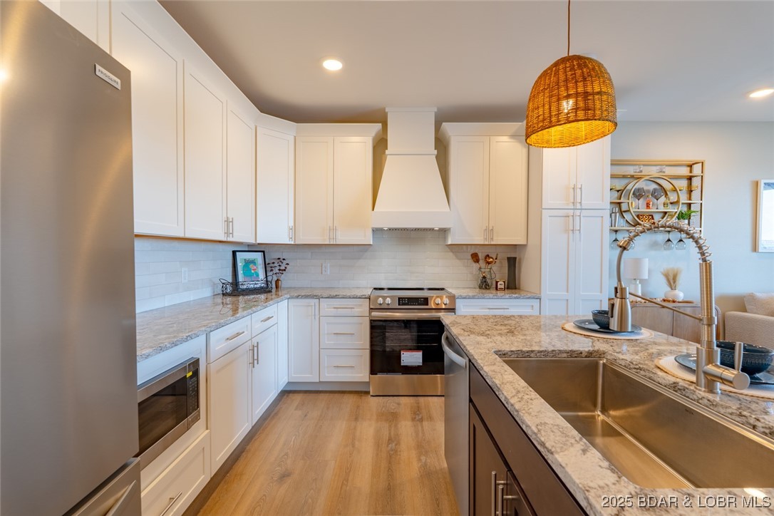 Robins at the Waters Edge Condominium - Residential