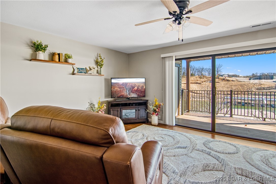 Lake Ozark, Missouri 65049, United States, 3 Bedrooms Bedrooms, ,2 BathroomsBathrooms,Residential,Active,94997