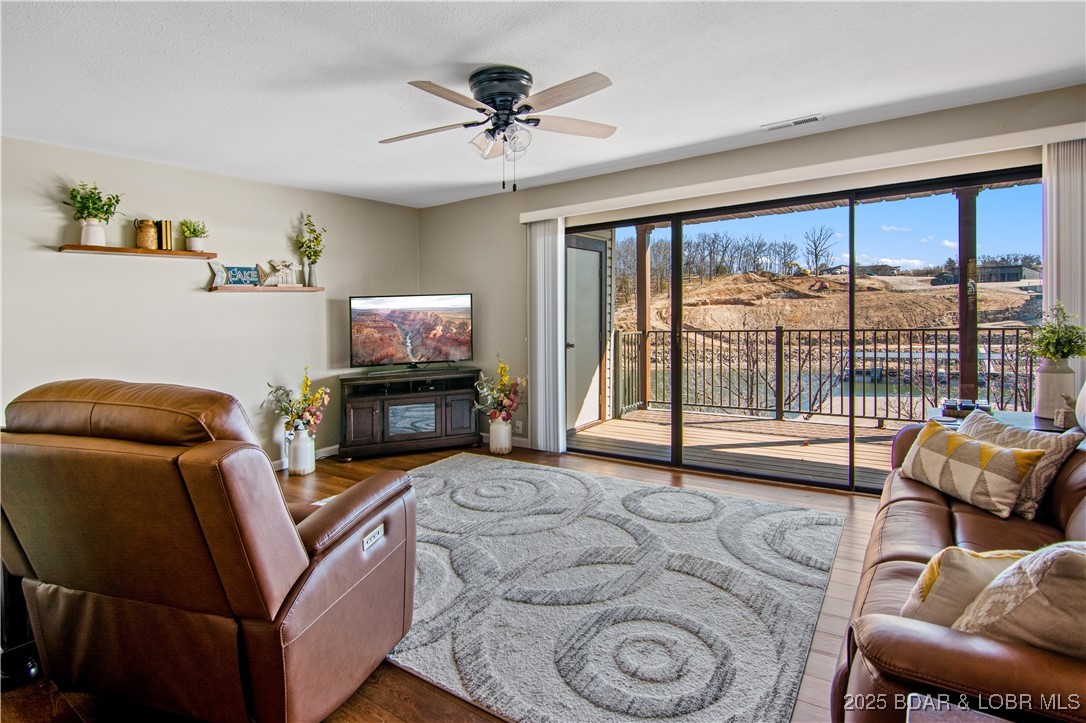 Lake Ozark, Missouri 65049, United States, 3 Bedrooms Bedrooms, ,2 BathroomsBathrooms,Residential,Active,94997