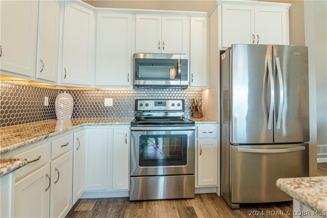 Lake Ozark, Missouri 65049, United States, 3 Bedrooms Bedrooms, ,2 BathroomsBathrooms,Residential,Contingent,54859