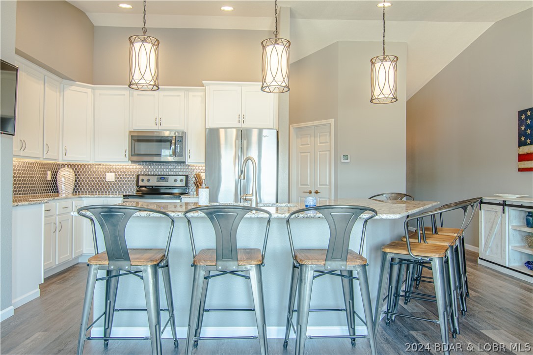 Lake Ozark, Missouri 65049, United States, 3 Bedrooms Bedrooms, ,2 BathroomsBathrooms,Residential,Contingent,54859