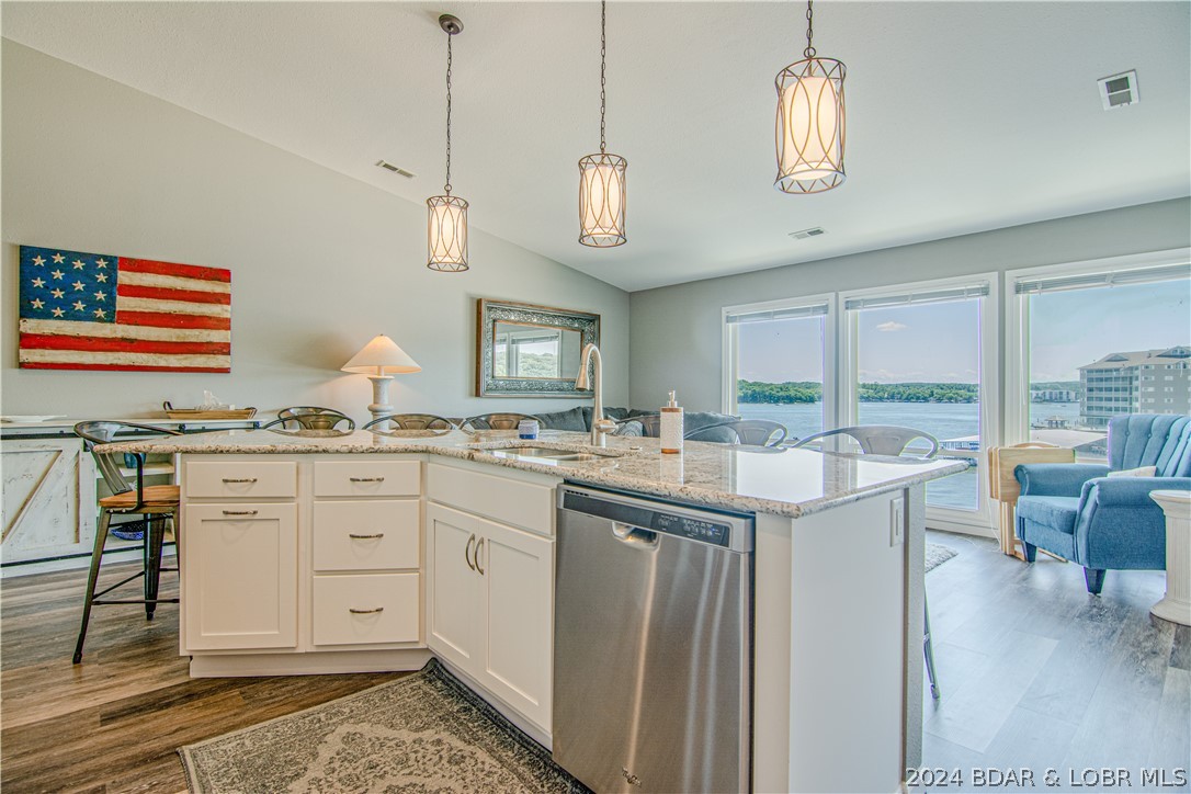 Lake Ozark, Missouri 65049, United States, 3 Bedrooms Bedrooms, ,2 BathroomsBathrooms,Residential,Contingent,54859