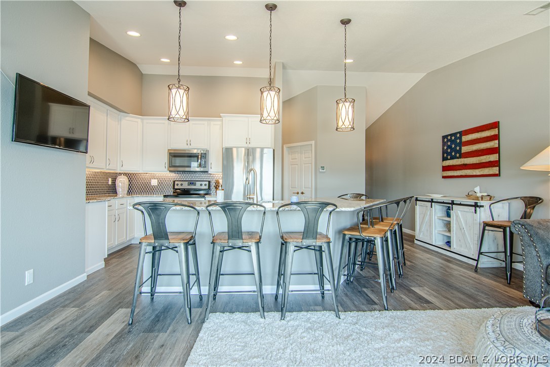 Lake Ozark, Missouri 65049, United States, 3 Bedrooms Bedrooms, ,2 BathroomsBathrooms,Residential,Contingent,54859