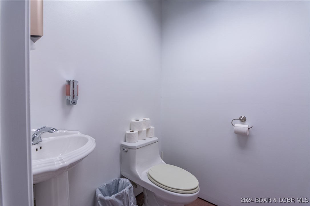 Camdenton, Missouri 65020, United States, ,Commercial,Contingent,34074