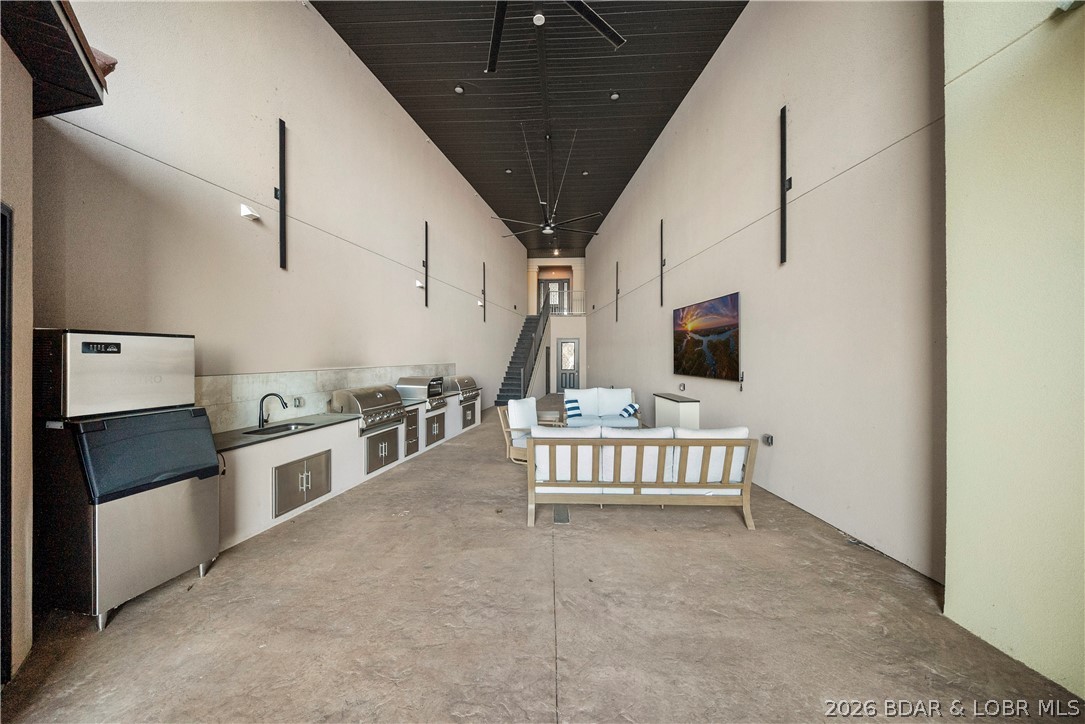 The Hamptons Condominium - Residential