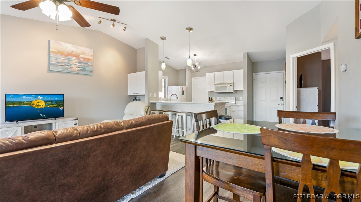 Jonathans Landing - Residential