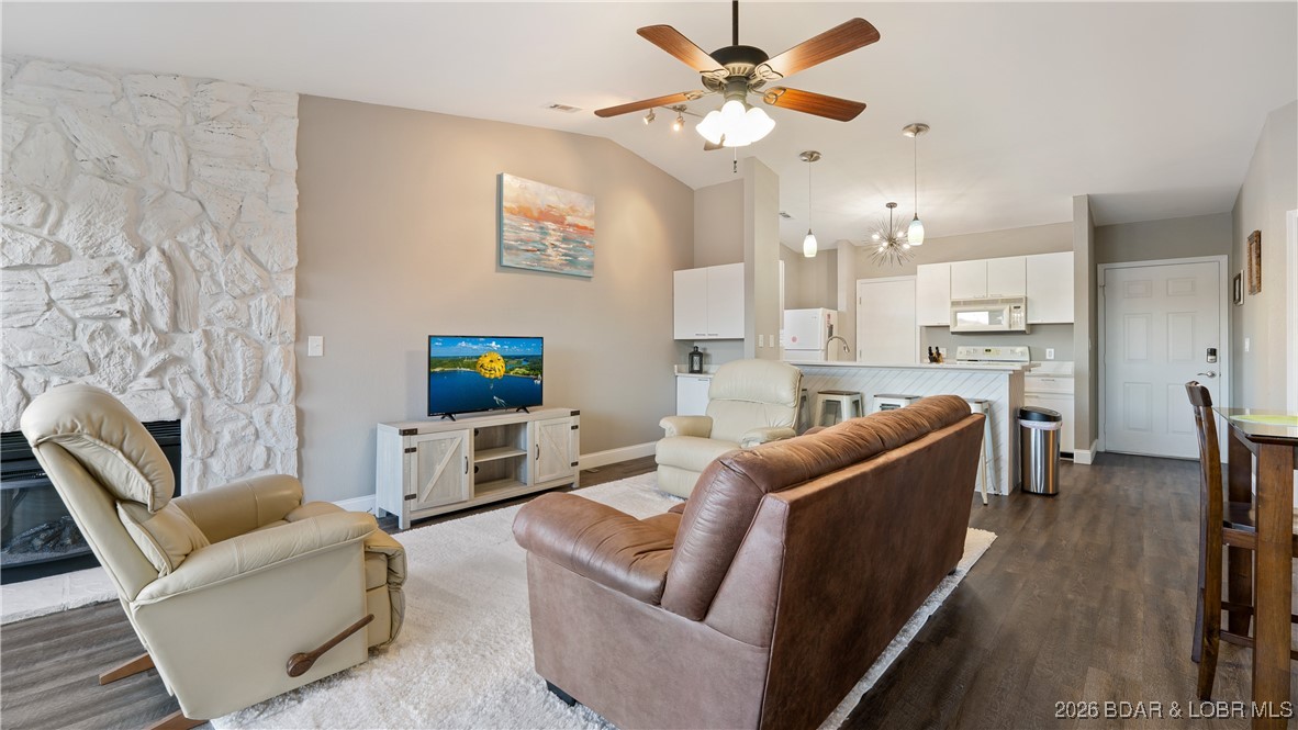 Jonathans Landing - Residential