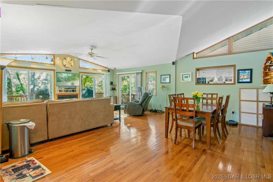 Lake Ozark, Missouri 65049, United States, 2 Bedrooms Bedrooms, ,2 BathroomsBathrooms,Residential,Active,238534