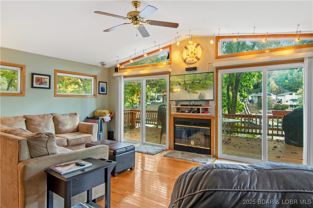 Lake Ozark, Missouri 65049, United States, 2 Bedrooms Bedrooms, ,2 BathroomsBathrooms,Residential,Active,238534