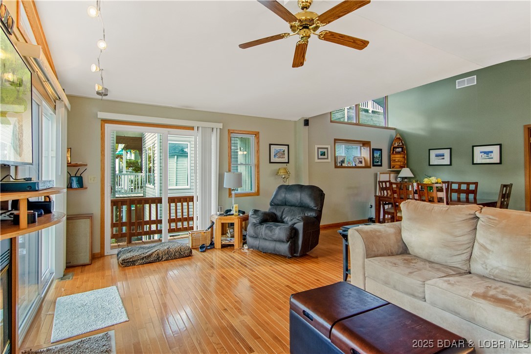 Lake Ozark, Missouri 65049, United States, 2 Bedrooms Bedrooms, ,2 BathroomsBathrooms,Residential,Active,238534