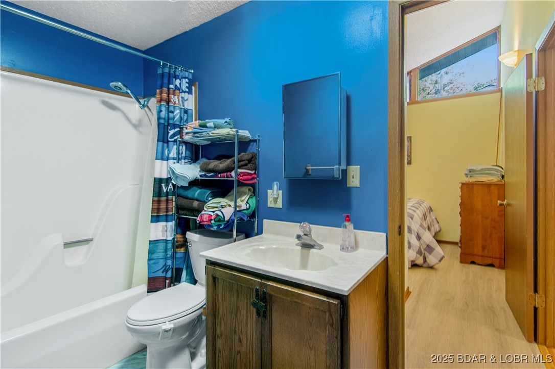 Lake Ozark, Missouri 65049, United States, 2 Bedrooms Bedrooms, ,2 BathroomsBathrooms,Residential,Active,238534