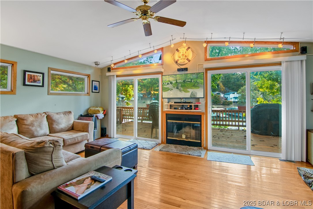 Lake Ozark, Missouri 65049, United States, 2 Bedrooms Bedrooms, ,2 BathroomsBathrooms,Residential,Active,238534