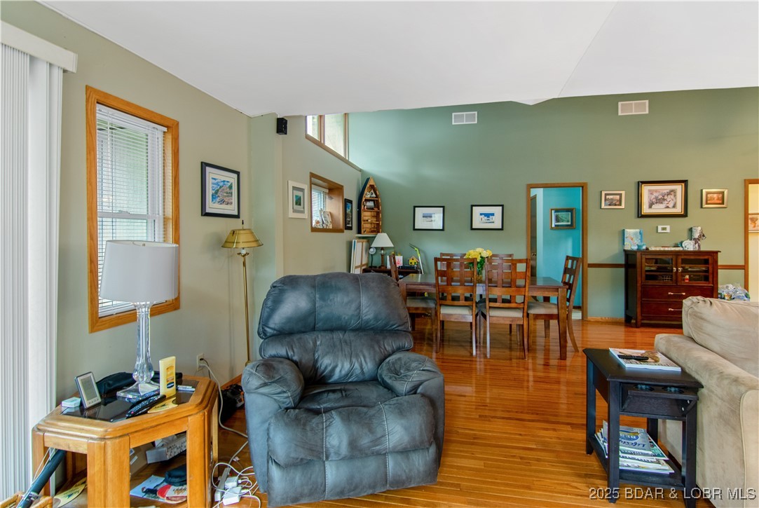 Lake Ozark, Missouri 65049, United States, 2 Bedrooms Bedrooms, ,2 BathroomsBathrooms,Residential,Active,238534