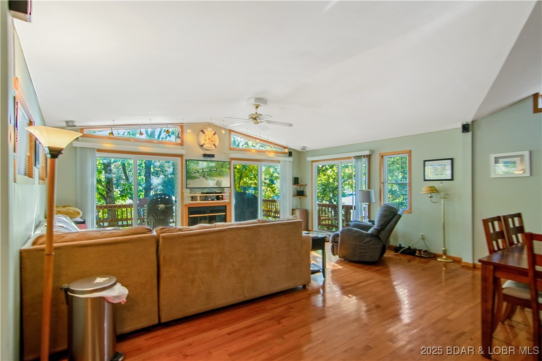 Lake Ozark, Missouri 65049, United States, 2 Bedrooms Bedrooms, ,2 BathroomsBathrooms,Residential,Active,238534