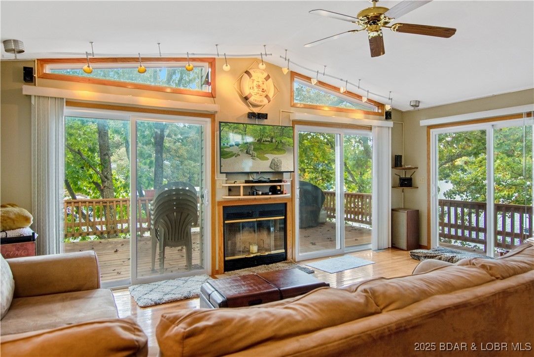 Lake Ozark, Missouri 65049, United States, 2 Bedrooms Bedrooms, ,2 BathroomsBathrooms,Residential,Active,238534