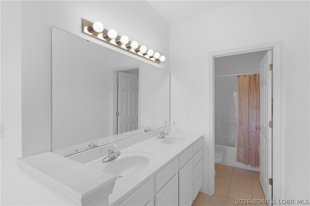 Oak Bluff Condominium - Residential