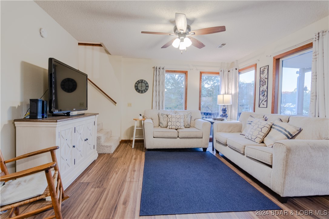 Eldon, Missouri 65026, United States, 3 Bedrooms Bedrooms, ,2 BathroomsBathrooms,Residential,Contingent,33991