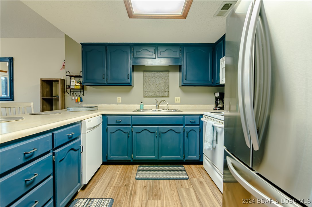 Eldon, Missouri 65026, United States, 3 Bedrooms Bedrooms, ,2 BathroomsBathrooms,Residential,Contingent,33991