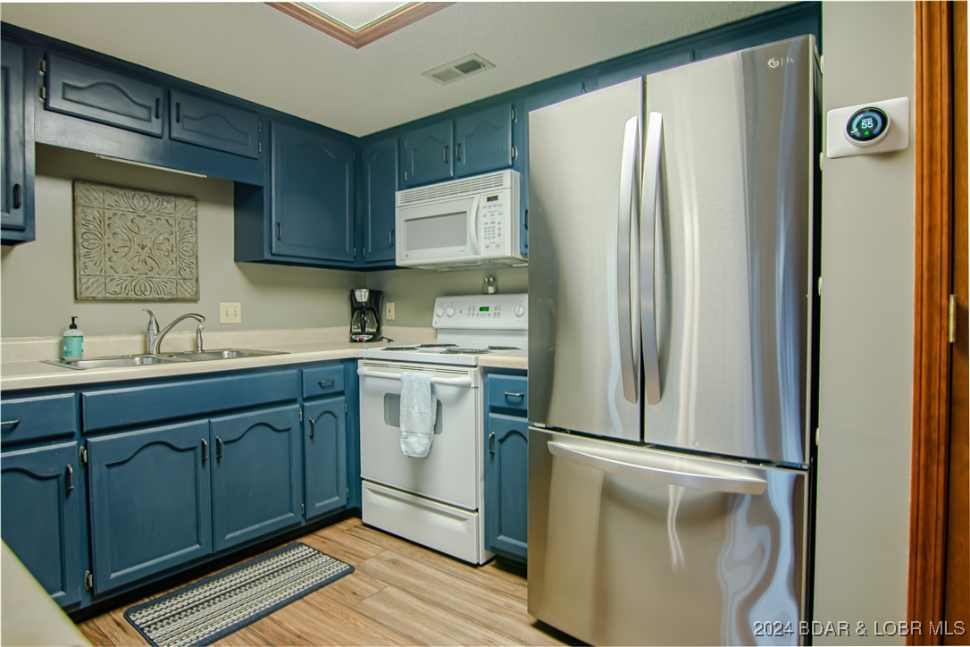 Eldon, Missouri 65026, United States, 3 Bedrooms Bedrooms, ,2 BathroomsBathrooms,Residential,Contingent,33991