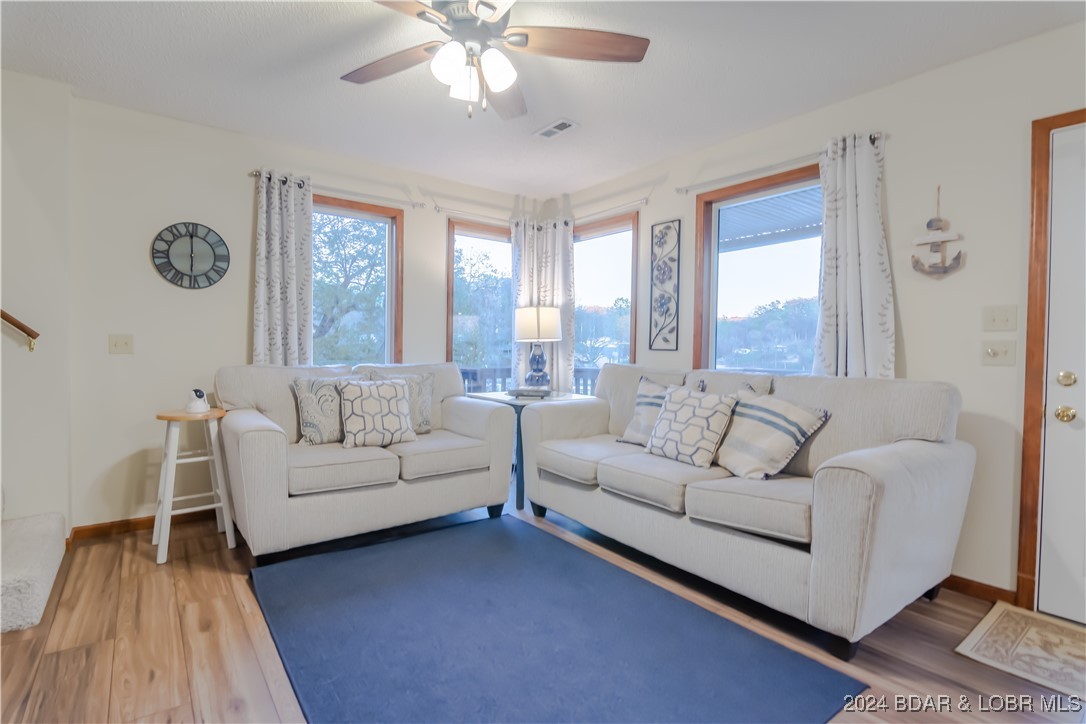 Eldon, Missouri 65026, United States, 3 Bedrooms Bedrooms, ,2 BathroomsBathrooms,Residential,Contingent,33991