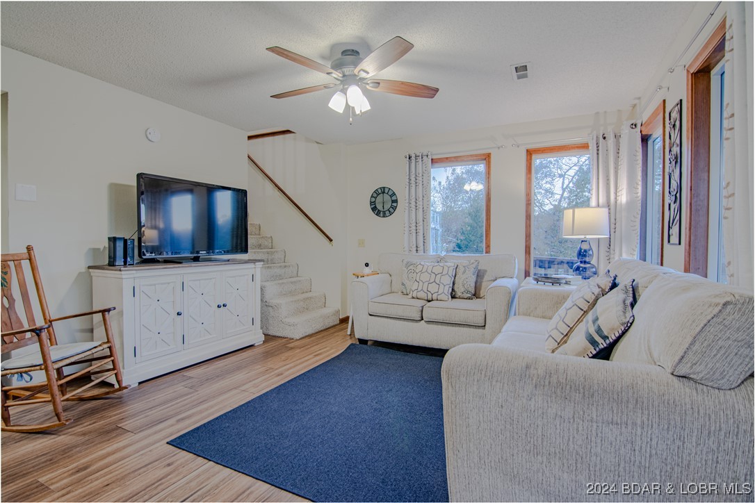 Eldon, Missouri 65026, United States, 3 Bedrooms Bedrooms, ,2 BathroomsBathrooms,Residential,Contingent,33991