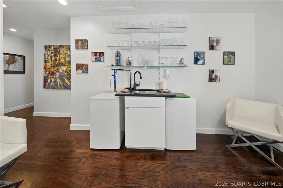 The Falls Condo - Residential