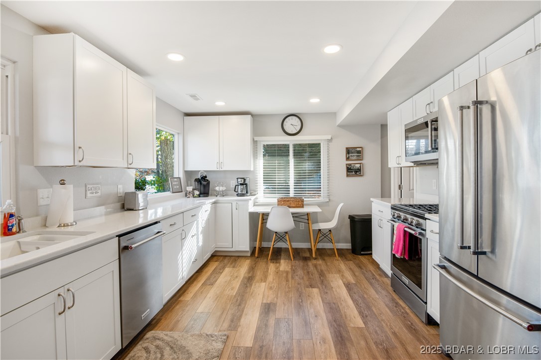 Sunrise Beach, Missouri 65079, United States, 3 Bedrooms Bedrooms, ,2 BathroomsBathrooms,Residential,Contingent,250223