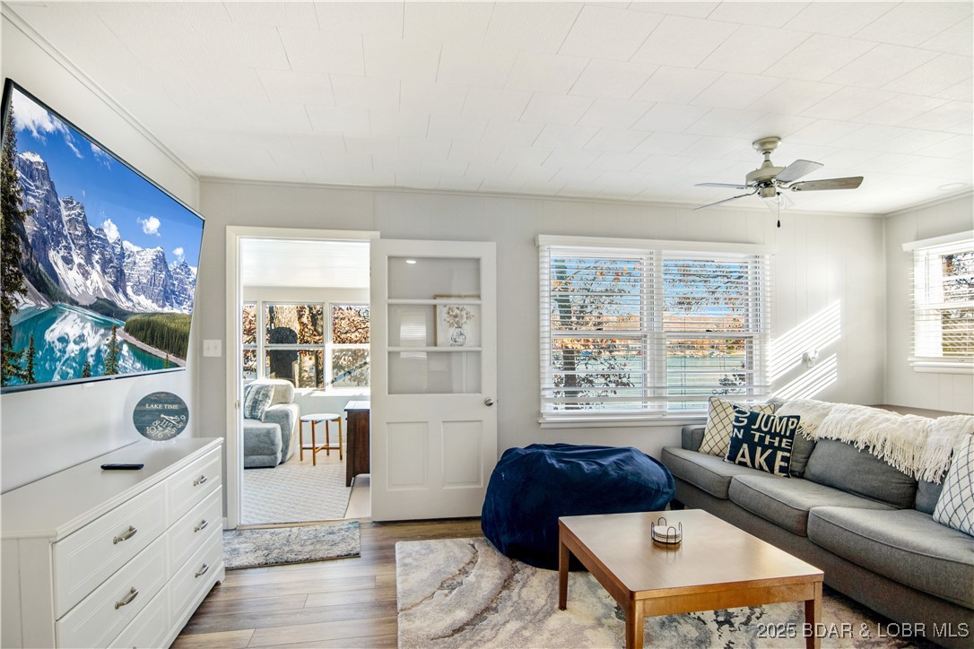 Sunrise Beach, Missouri 65079, United States, 3 Bedrooms Bedrooms, ,2 BathroomsBathrooms,Residential,Contingent,250223