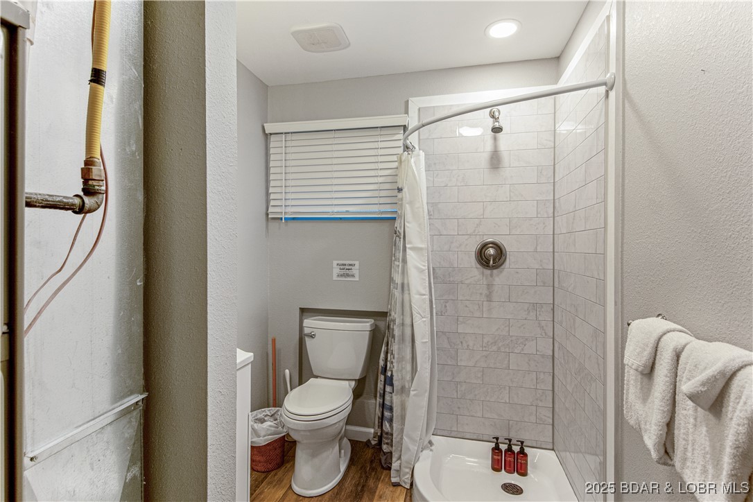 Sunrise Beach, Missouri 65079, United States, 3 Bedrooms Bedrooms, ,2 BathroomsBathrooms,Residential,Contingent,250223