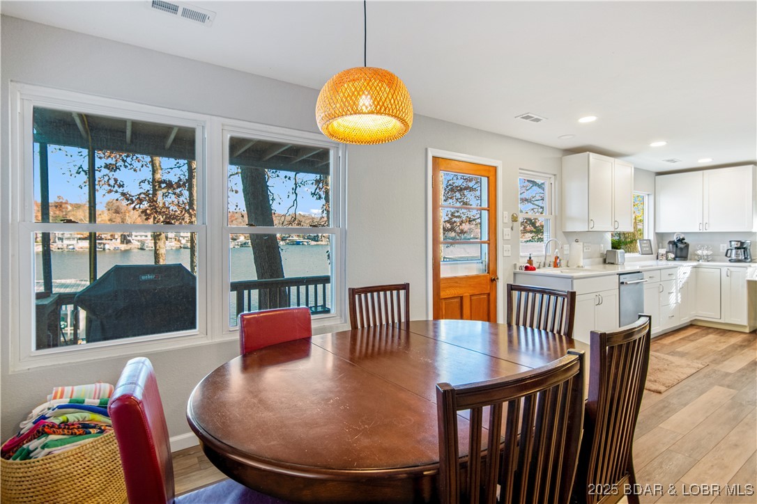 Sunrise Beach, Missouri 65079, United States, 3 Bedrooms Bedrooms, ,2 BathroomsBathrooms,Residential,Contingent,250223