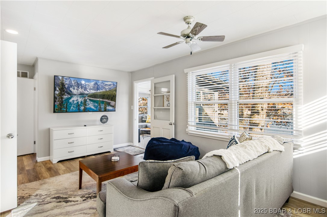 Sunrise Beach, Missouri 65079, United States, 3 Bedrooms Bedrooms, ,2 BathroomsBathrooms,Residential,Contingent,250223