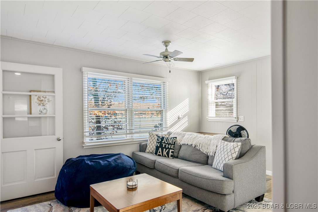 Sunrise Beach, Missouri 65079, United States, 3 Bedrooms Bedrooms, ,2 BathroomsBathrooms,Residential,Contingent,250223