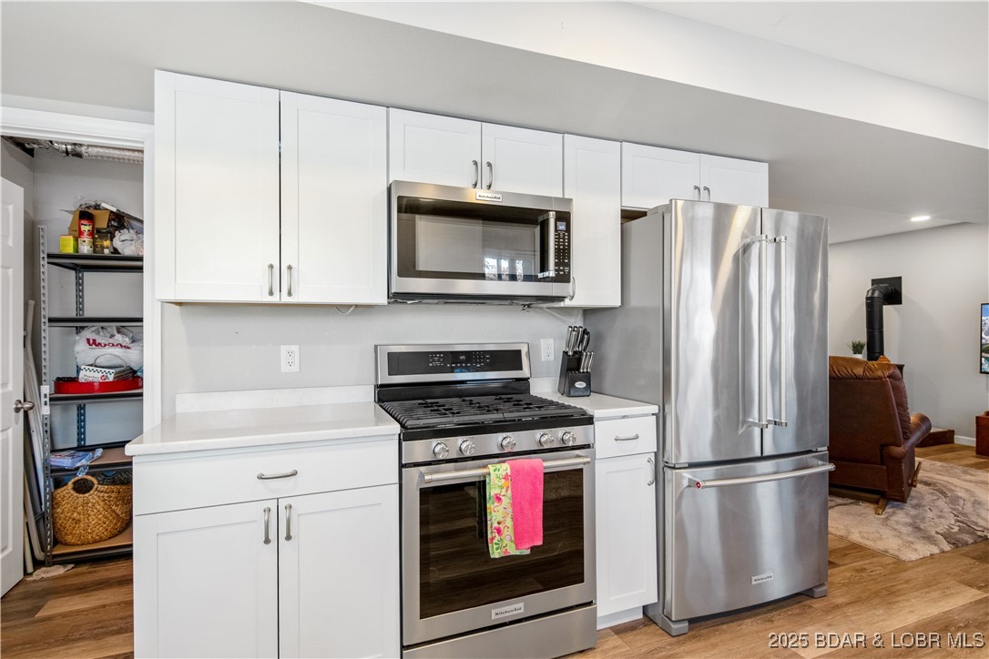 Sunrise Beach, Missouri 65079, United States, 3 Bedrooms Bedrooms, ,2 BathroomsBathrooms,Residential,Contingent,250223