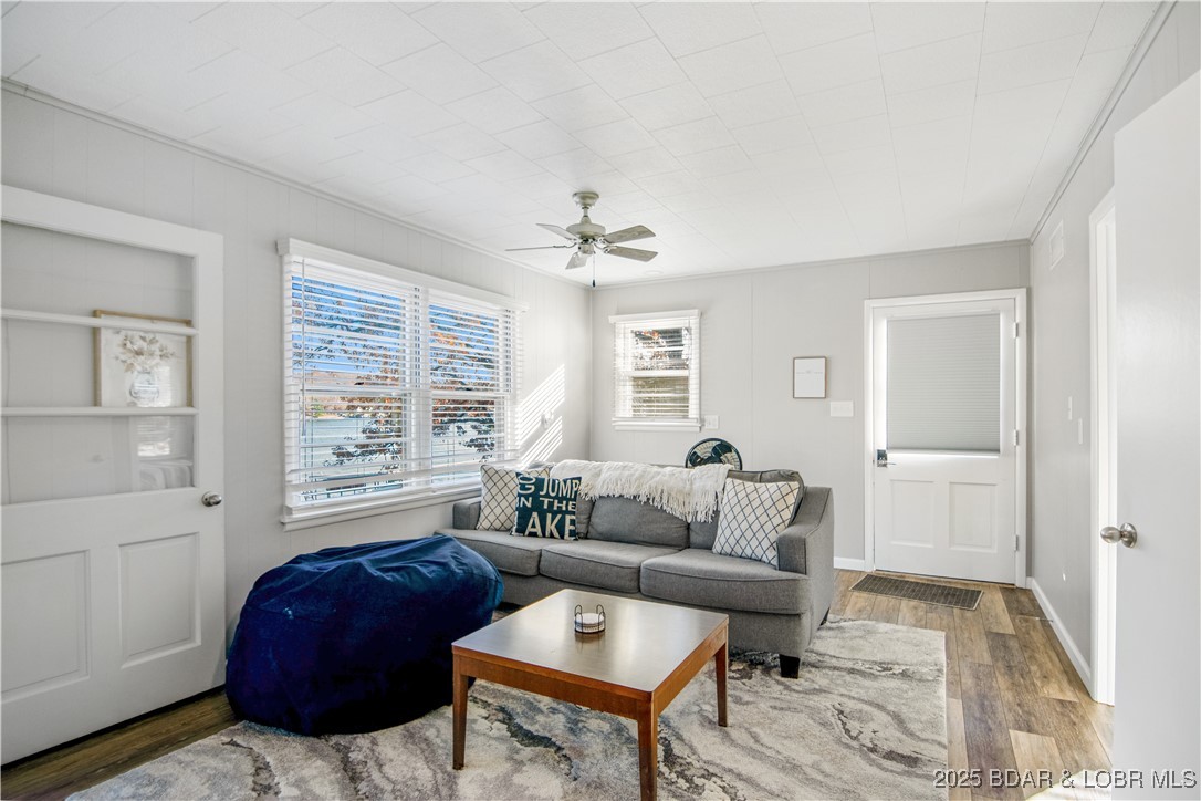 Sunrise Beach, Missouri 65079, United States, 3 Bedrooms Bedrooms, ,2 BathroomsBathrooms,Residential,Contingent,250223