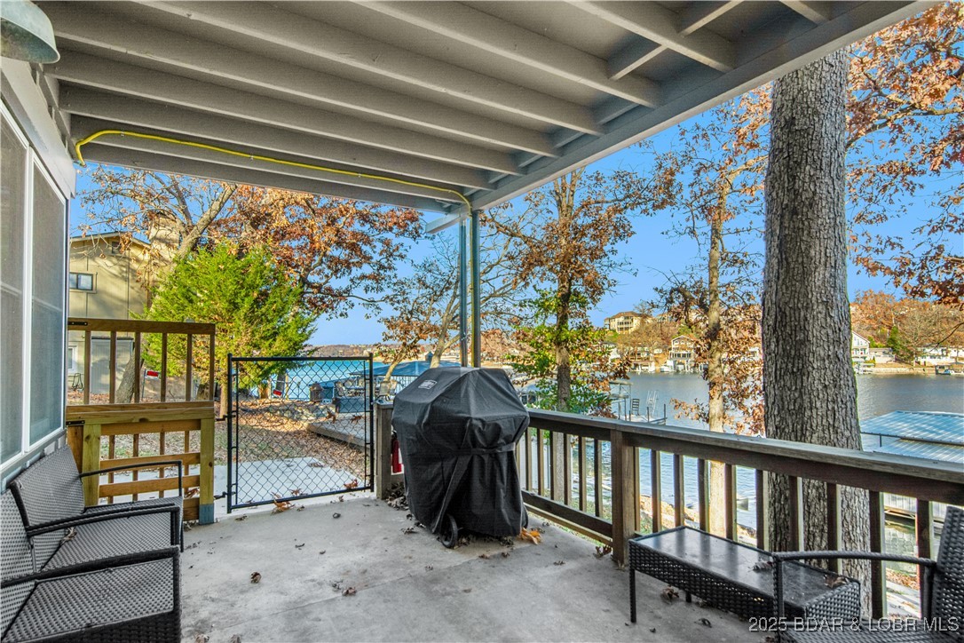 Sunrise Beach, Missouri 65079, United States, 3 Bedrooms Bedrooms, ,2 BathroomsBathrooms,Residential,Contingent,250223